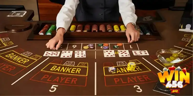 Khi nào thì phải chia thêm lá thứ 3 trong bài baccarat